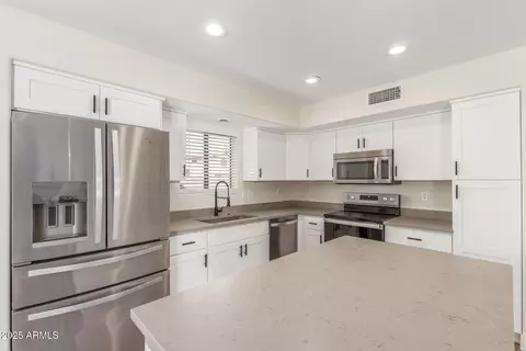 122 S Cobblestone Dr, Gilbert, AZ 85296 photo 17