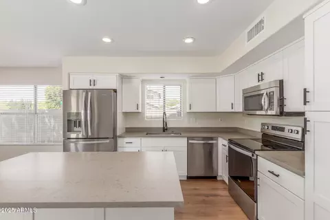 122 S Cobblestone Dr, Gilbert, AZ 85296 photo 18