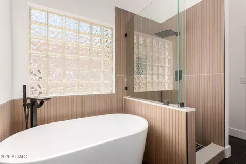 Bath - 6621 E Quartz St, Mesa, AZ 85215 photo 2 of 3