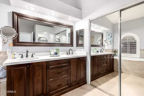 Bath - 4445 E Desert Wind Dr, Phoenix, AZ 85044 photo 2 of 3