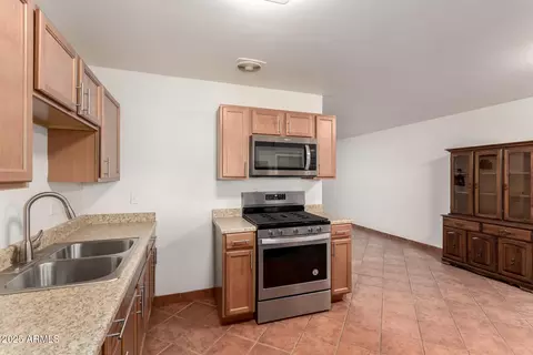 Kitchen - 4128 W Earll Dr, Phoenix, AZ 85019 photo 4 of 4
