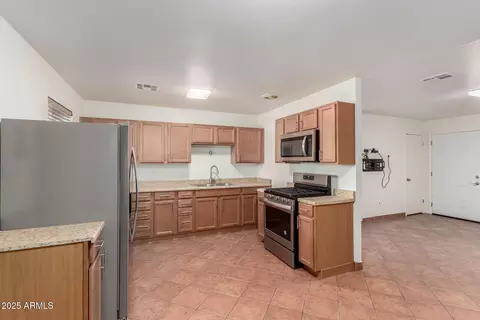 Kitchen - 4128 W Earll Dr, Phoenix, AZ 85019 photo 2 of 4