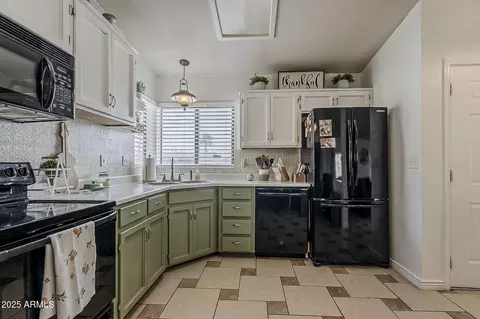 Kitchen - 6330 Evergreen St, Mesa, AZ 85205 photo 5 of 7