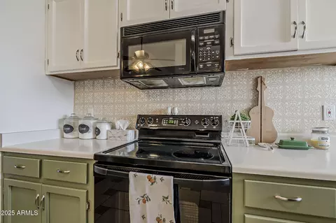 Kitchen - 6330 Evergreen St, Mesa, AZ 85205 photo 6 of 7