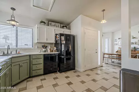 Kitchen - 6330 Evergreen St, Mesa, AZ 85205 photo 4 of 7