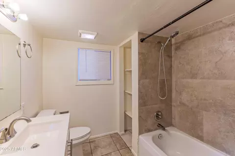 Bath - 4332 N 27th St, Phoenix, AZ 85016 photo 2 of 2