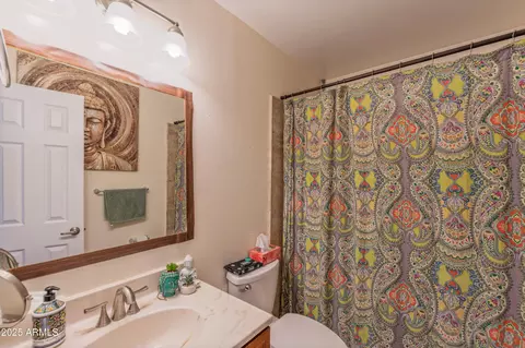 Bath - 4332 N 27th St, Phoenix, AZ 85016 photo 1 of 2