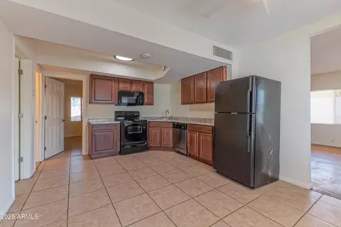 Kitchen - 4332 N 27th St, Phoenix, AZ 85016 photo 2 of 3