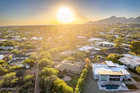 View/Area - 5803 N 45th St, Phoenix, AZ 85018 photo 9 of 10