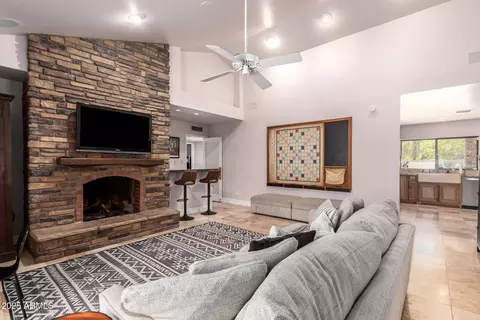 Living - 5803 N 45th St, Phoenix, AZ 85018 photo 2 of 4