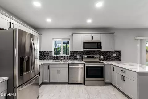 Kitchen - 3336 Earll Dr, Phoenix, AZ 85018 photo 2 of 2