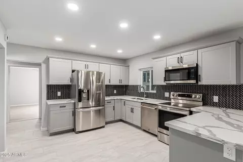 Kitchen - 3336 Earll Dr, Phoenix, AZ 85018 photo 1 of 2