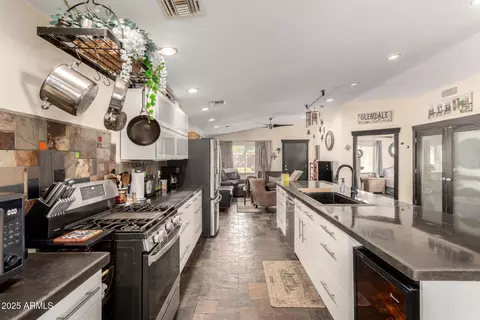 5542 W Gardenia Ave, Glendale, AZ 85301