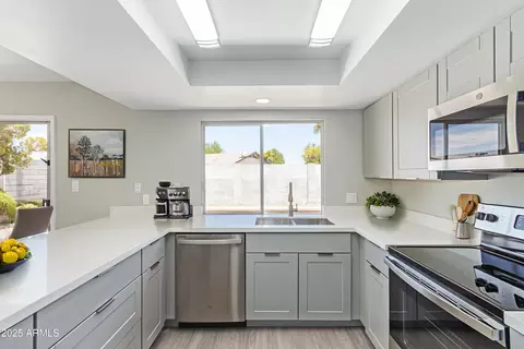 2320 E Shangri La Rd, Phoenix, AZ 85028 photo 3