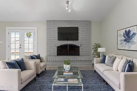 2320 E Shangri La Rd, Phoenix, AZ 85028