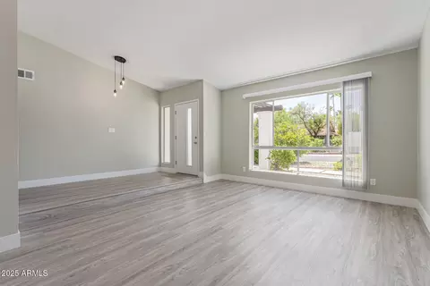 2320 E Shangri La Rd, Phoenix, AZ 85028 photo 14
