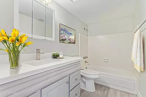 2320 E Shangri La Rd, Phoenix, AZ 85028 photo 5