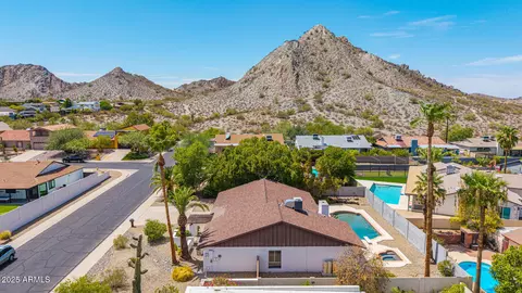 2320 E Shangri La Rd, Phoenix, AZ 85028 photo 11