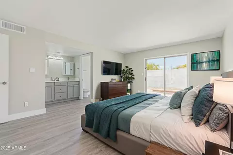 2320 E Shangri La Rd, Phoenix, AZ 85028 photo 4