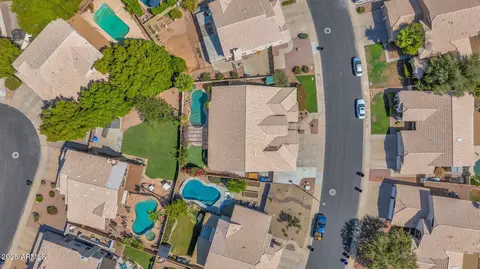 View/Area - 758 S Lagoon Dr, Gilbert, AZ 85233 photo 1 of 10