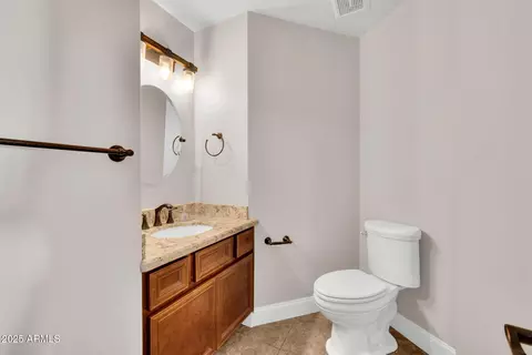 Bath - 758 S Lagoon Dr, Gilbert, AZ 85233 photo 1 of 5