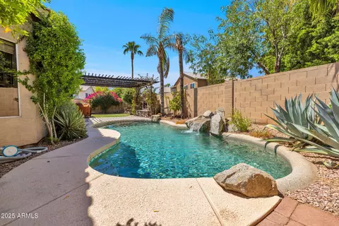 Exterior - 758 S Lagoon Dr, Gilbert, AZ 85233 photo 13 of 17