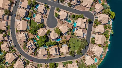 View/Area - 758 S Lagoon Dr, Gilbert, AZ 85233 photo 4 of 10