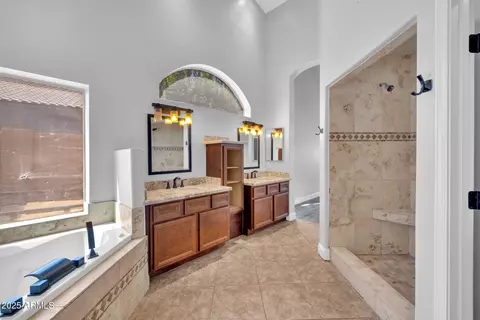 Bath - 758 S Lagoon Dr, Gilbert, AZ 85233 photo 3 of 5