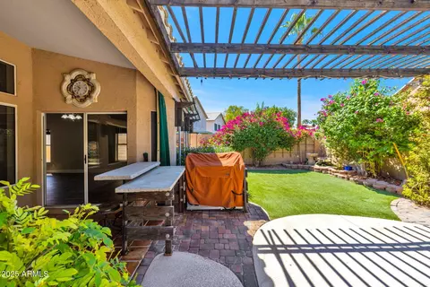 Exterior - 758 S Lagoon Dr, Gilbert, AZ 85233 photo 5 of 17