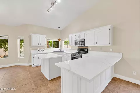 Kitchen - 758 S Lagoon Dr, Gilbert, AZ 85233 photo 3 of 8
