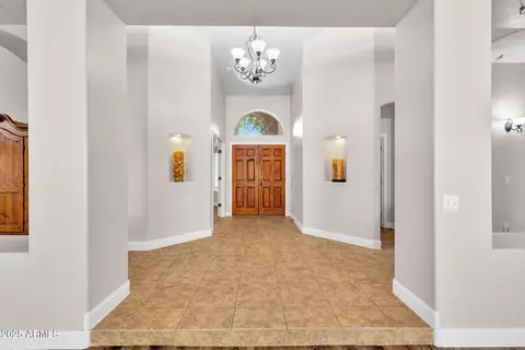 Entry Way - 758 S Lagoon Dr, Gilbert, AZ 85233 photo 2 of 5