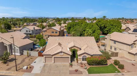 View/Area - 758 S Lagoon Dr, Gilbert, AZ 85233 photo 5 of 10