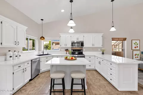 Kitchen - 758 S Lagoon Dr, Gilbert, AZ 85233 photo 7 of 8