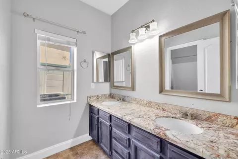 Bath - 758 S Lagoon Dr, Gilbert, AZ 85233 photo 4 of 5