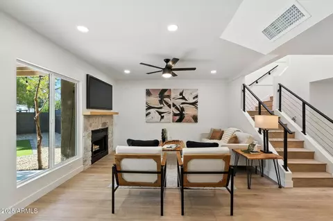Living - 815 E Grovers Ave #17, Phoenix, AZ 85022 photo 4 of 4