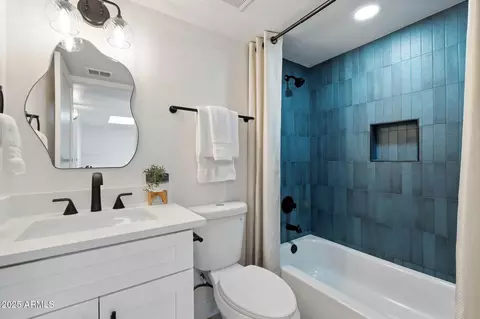 Bath - 815 E Grovers Ave #17, Phoenix, AZ 85022 photo 1 of 3