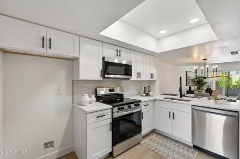 Kitchen - 815 E Grovers Ave #17, Phoenix, AZ 85022 photo 3 of 4