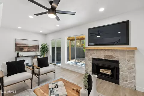 Living - 815 E Grovers Ave #17, Phoenix, AZ 85022 photo 1 of 4