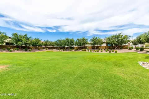 Exterior - 1555 S Loren Ln, Gilbert, AZ 85296 photo 14 of 18