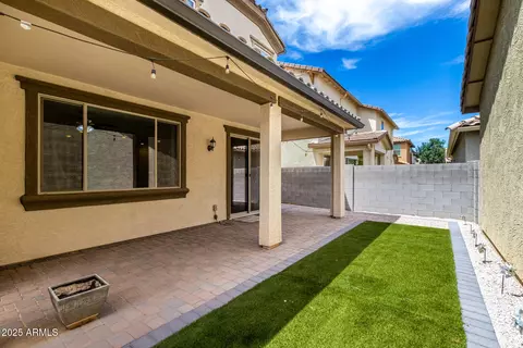 Exterior - 1555 S Loren Ln, Gilbert, AZ 85296 photo 10 of 18