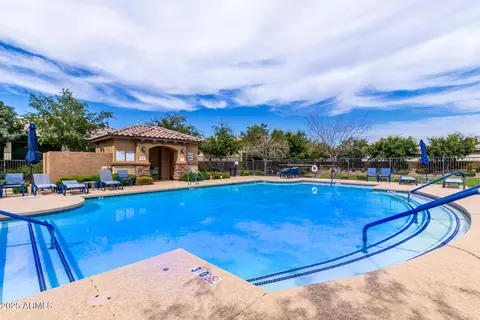 Exterior - 1555 S Loren Ln, Gilbert, AZ 85296 photo 15 of 18