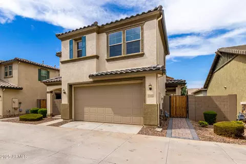 Exterior - 1555 S Loren Ln, Gilbert, AZ 85296 photo 6 of 18