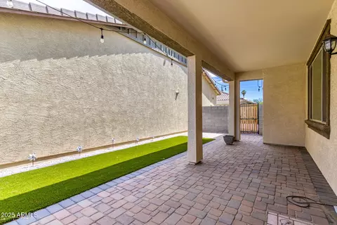 Exterior - 1555 S Loren Ln, Gilbert, AZ 85296 photo 9 of 18