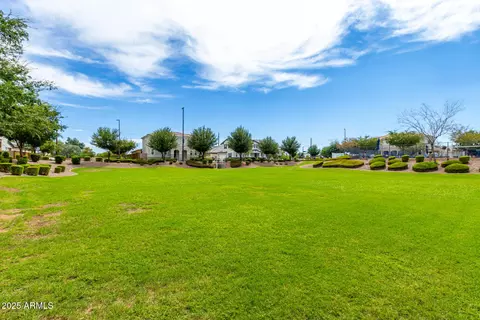 Exterior - 1555 S Loren Ln, Gilbert, AZ 85296 photo 13 of 18