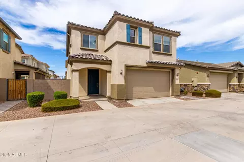 Exterior - 1555 S Loren Ln, Gilbert, AZ 85296 photo 7 of 18