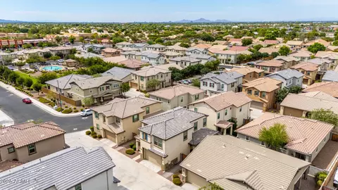 View/Area - 1555 S Loren Ln, Gilbert, AZ 85296 photo 2 of 9