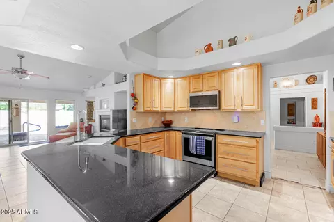 4870 S Hudson Pl, Chandler, AZ 85249