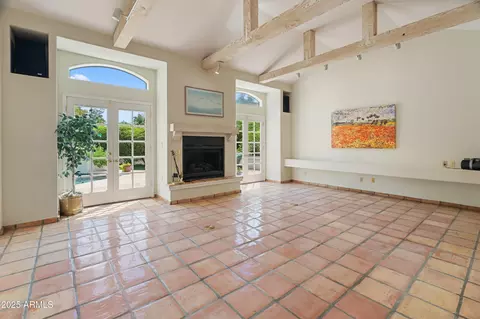 Living - 560 W Montebello Ave, Phoenix, AZ 85013 photo 1 of 4