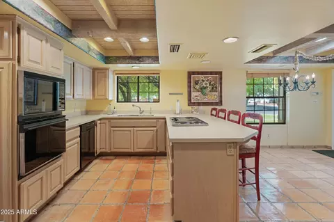 Kitchen - 560 W Montebello Ave, Phoenix, AZ 85013 photo 1 of 2
