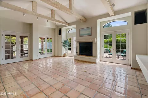 Living - 560 W Montebello Ave, Phoenix, AZ 85013 photo 2 of 4